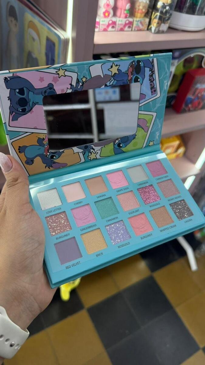 Paleta de maquillaje con espejo de Stitch