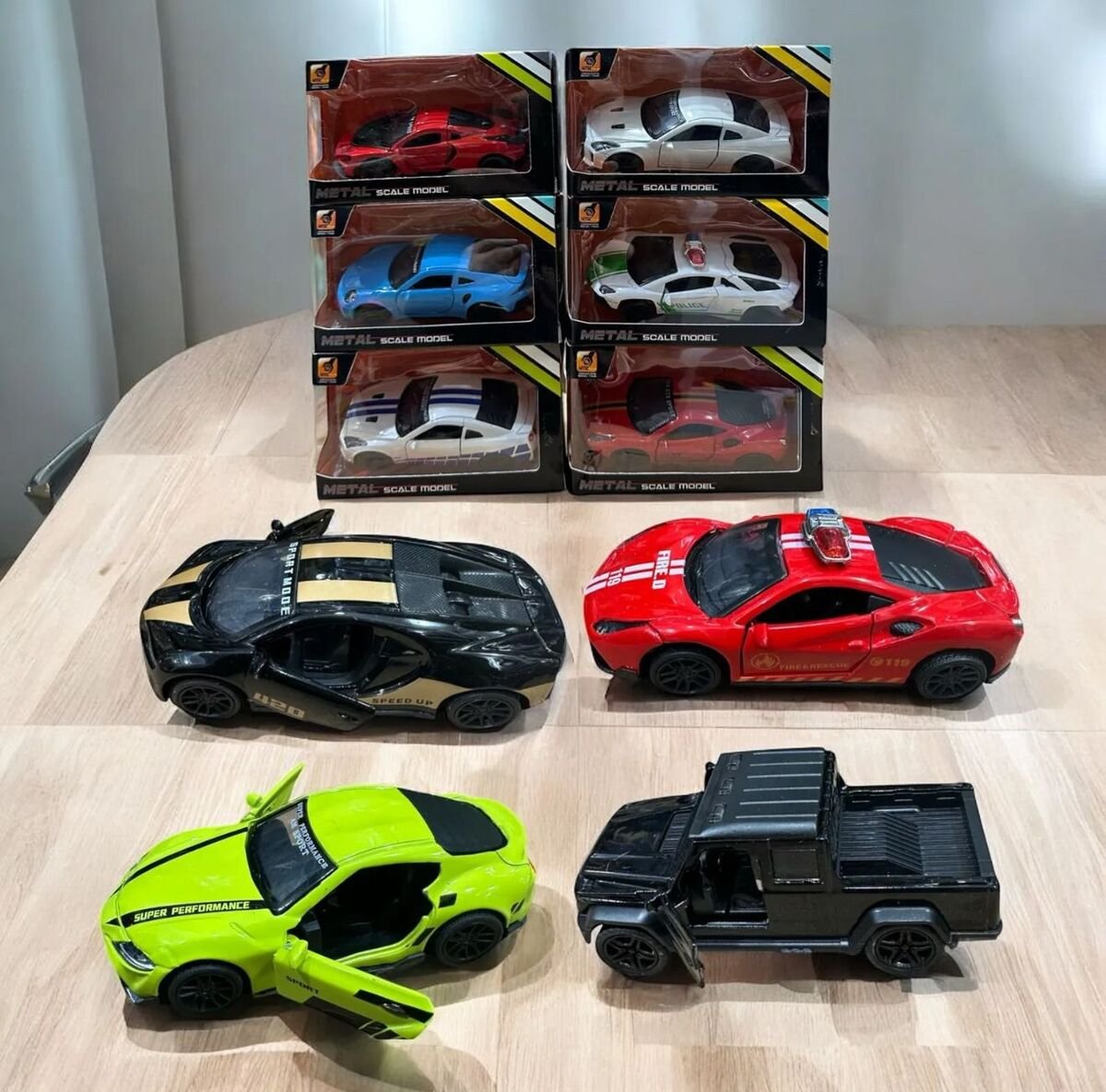 AUTO METAL SURTIDO QUE SE ABRE LA PUERTA