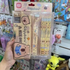 Set escolar de capybara con cartuchera