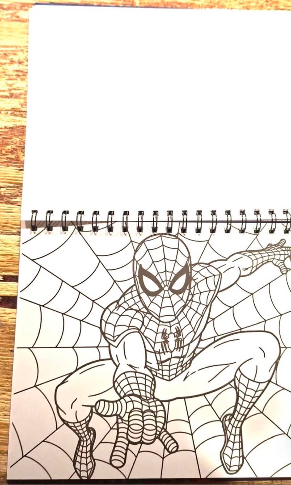 Cuaderno para pintar de Spiderman con stickers - Imagen 2