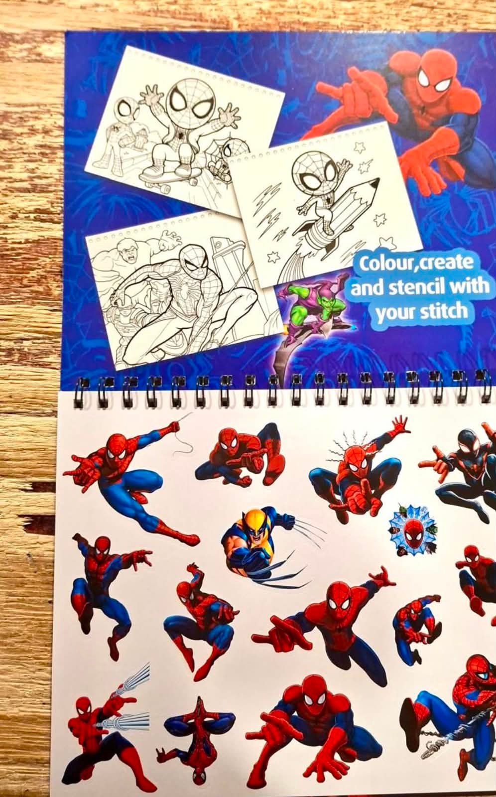 Cuaderno para pintar de Spiderman con stickers - Imagen 3